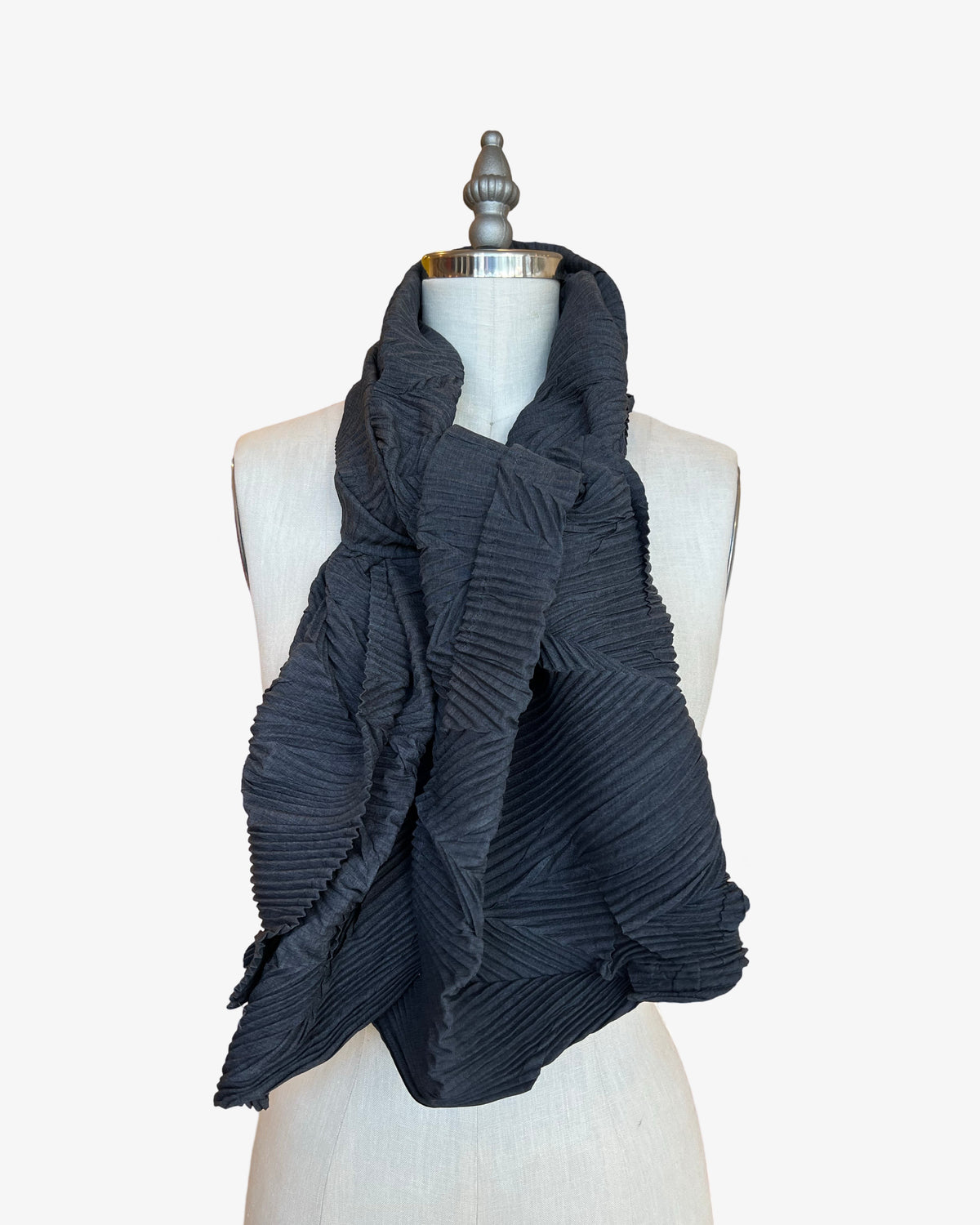 Chaos Pleated Scarf | Charcoal