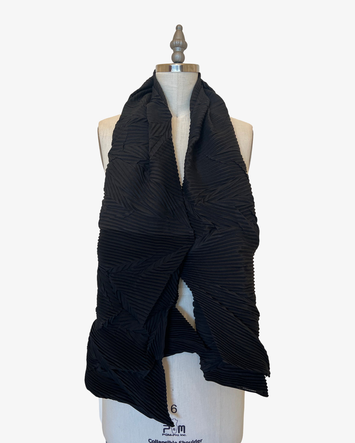 Chaos Pleated Scarf | Black