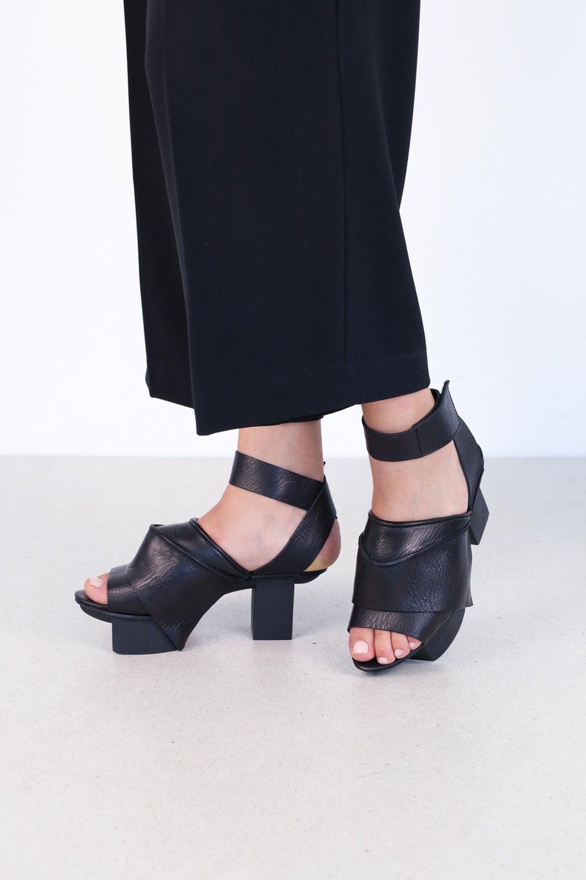 SALE Trippen Vigilant Sandal | Black