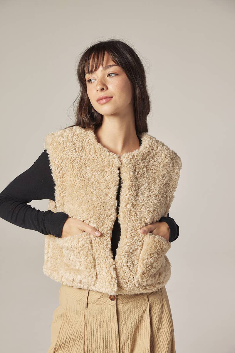 Reversible Faux Fur Short Vest | Oatmeal/Beige