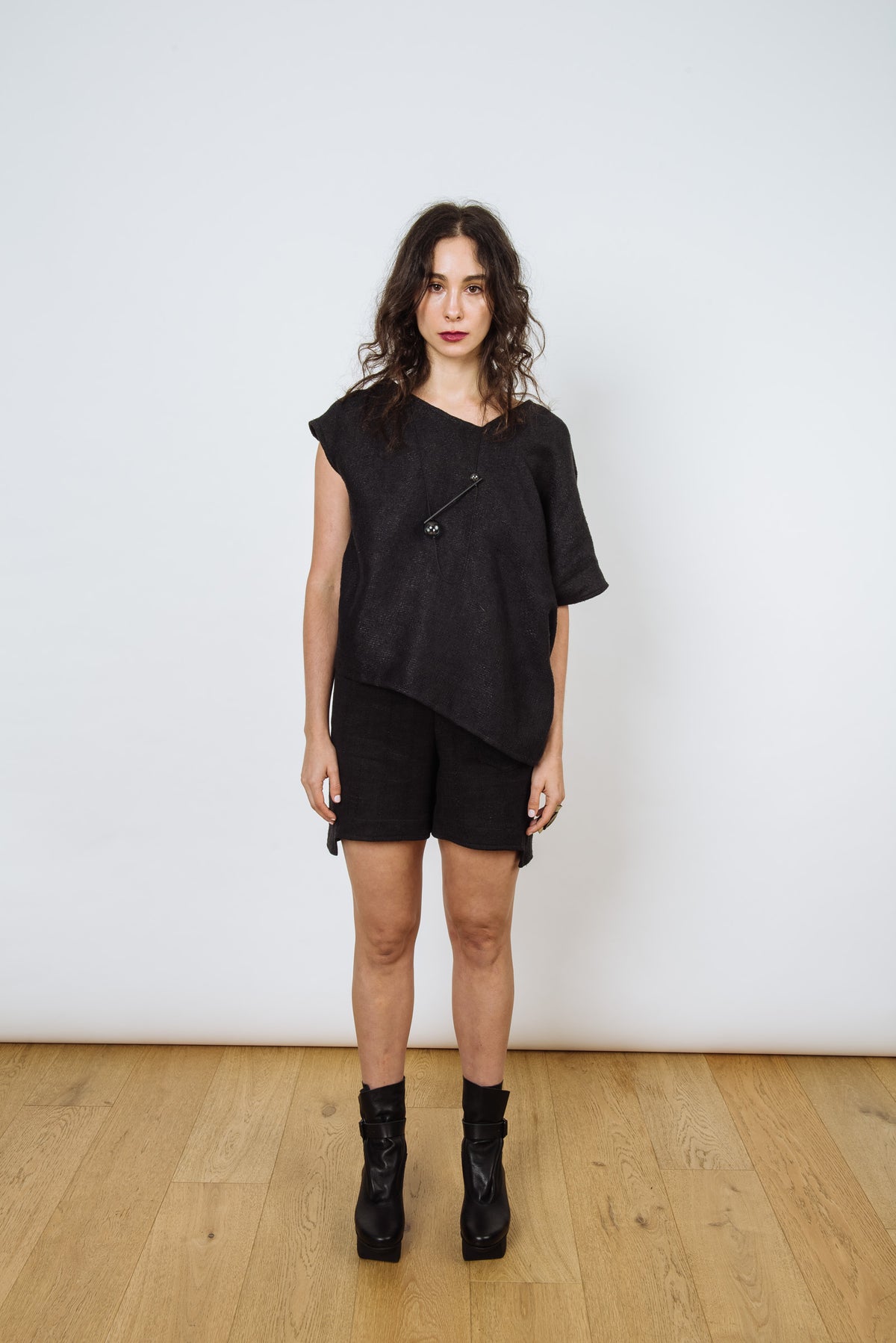 Linen Step Stitch Shorts | Black