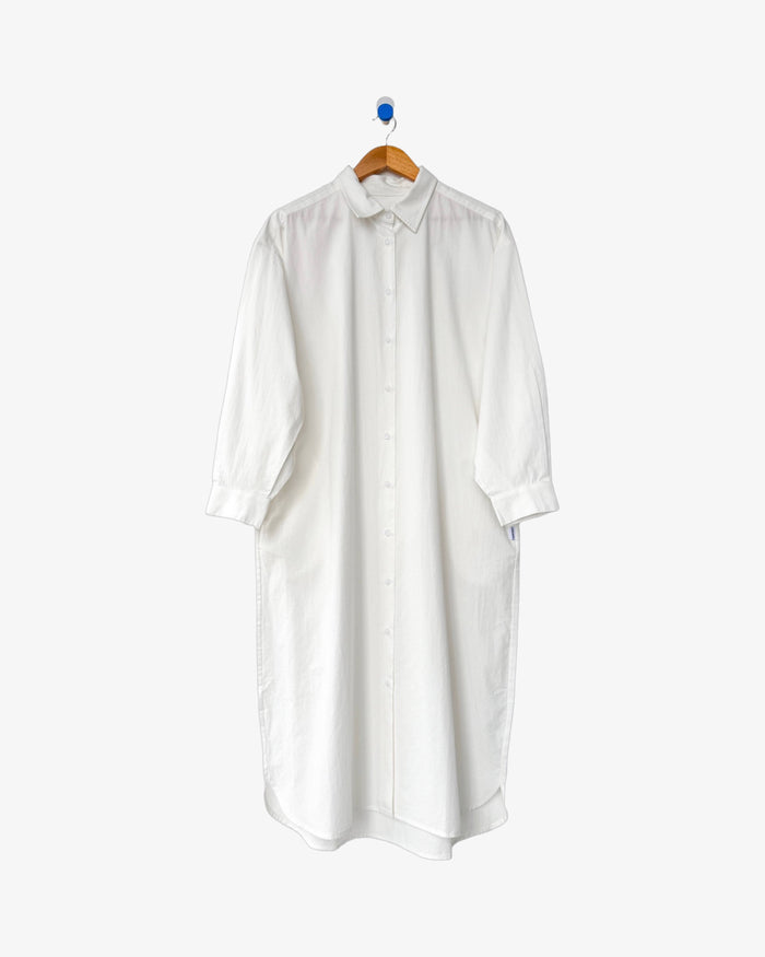 The Artist Long Shirt is a versatile staple that can be styled endless ways. Crafted from lightweight cotton. 