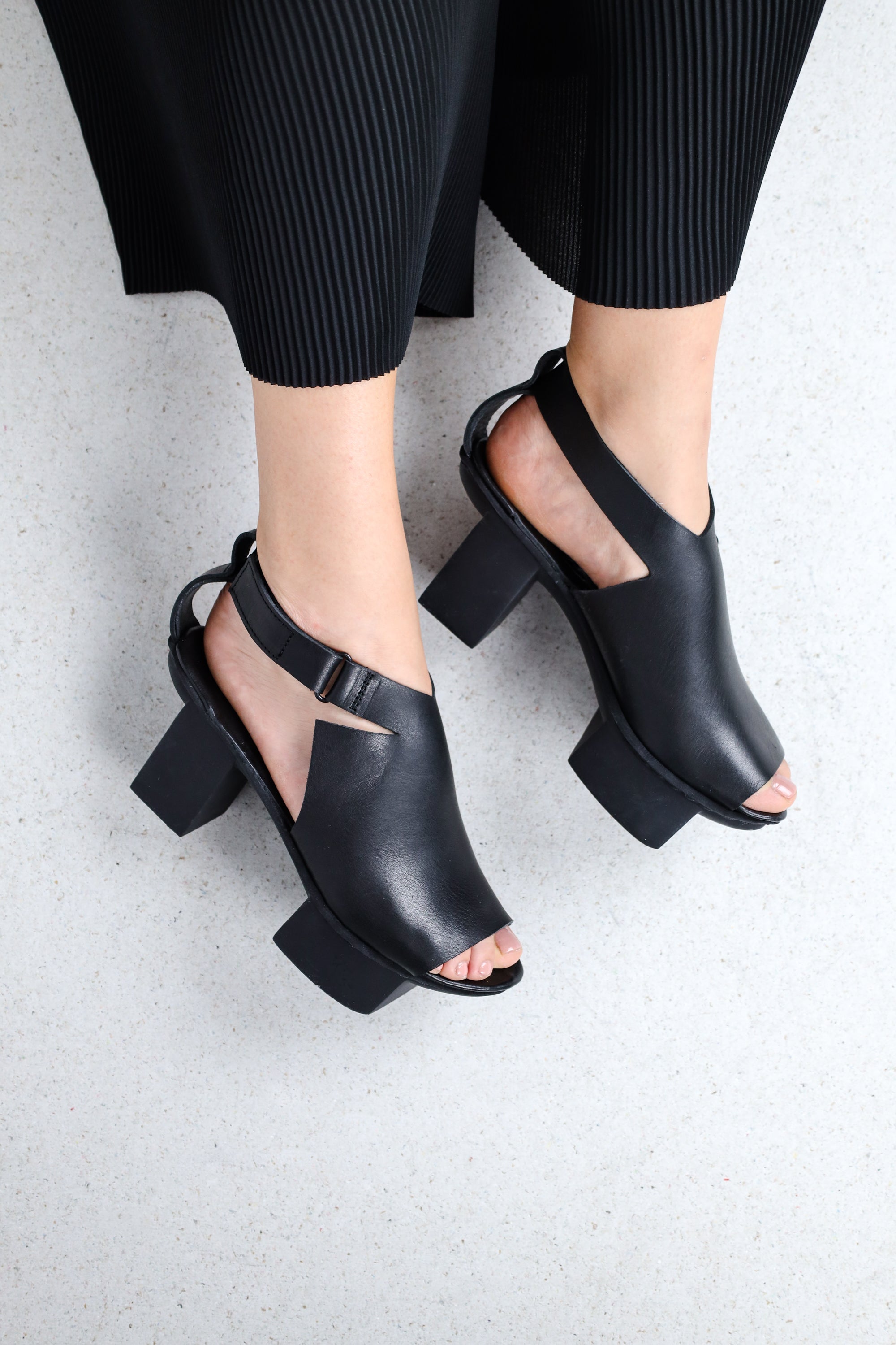 Trippen Fractal Sandal | Black – Carol Young | Undesigned