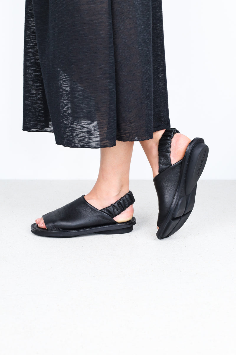 Trippen Nudge Sandal | Black