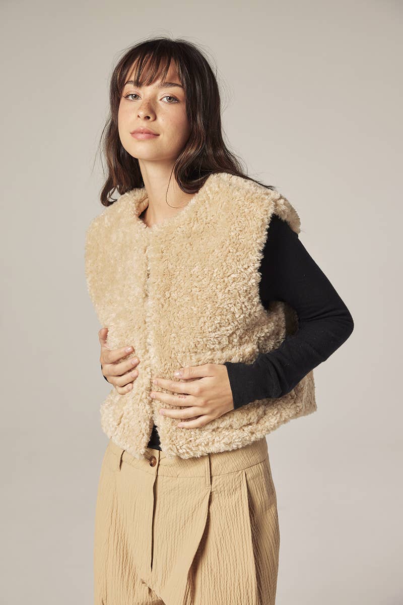 Reversible Faux Fur Short Vest | Oatmeal/Beige