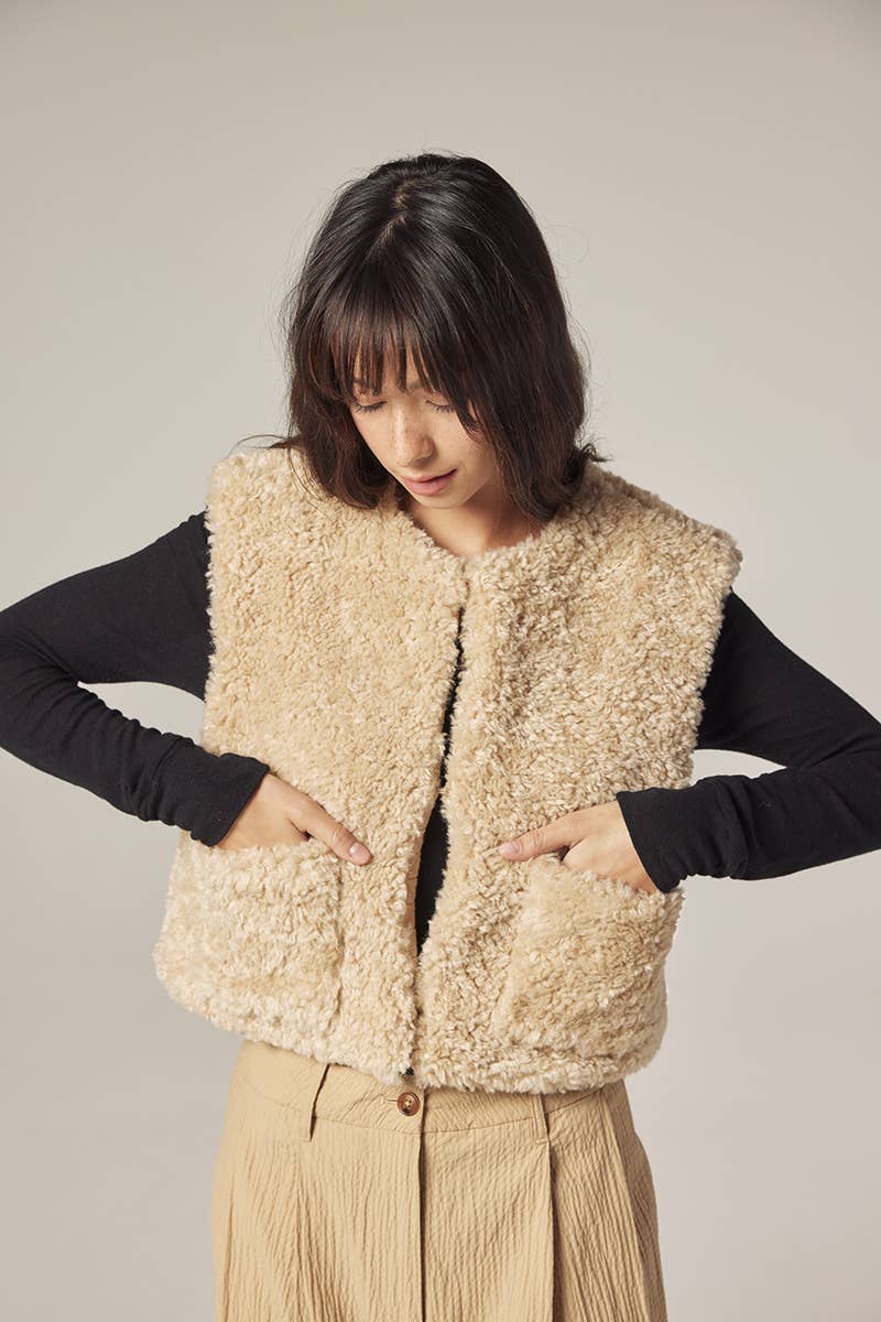 Reversible Faux Fur Short Vest | Oatmeal/Beige