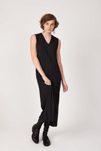 black sleeveless maxi dress