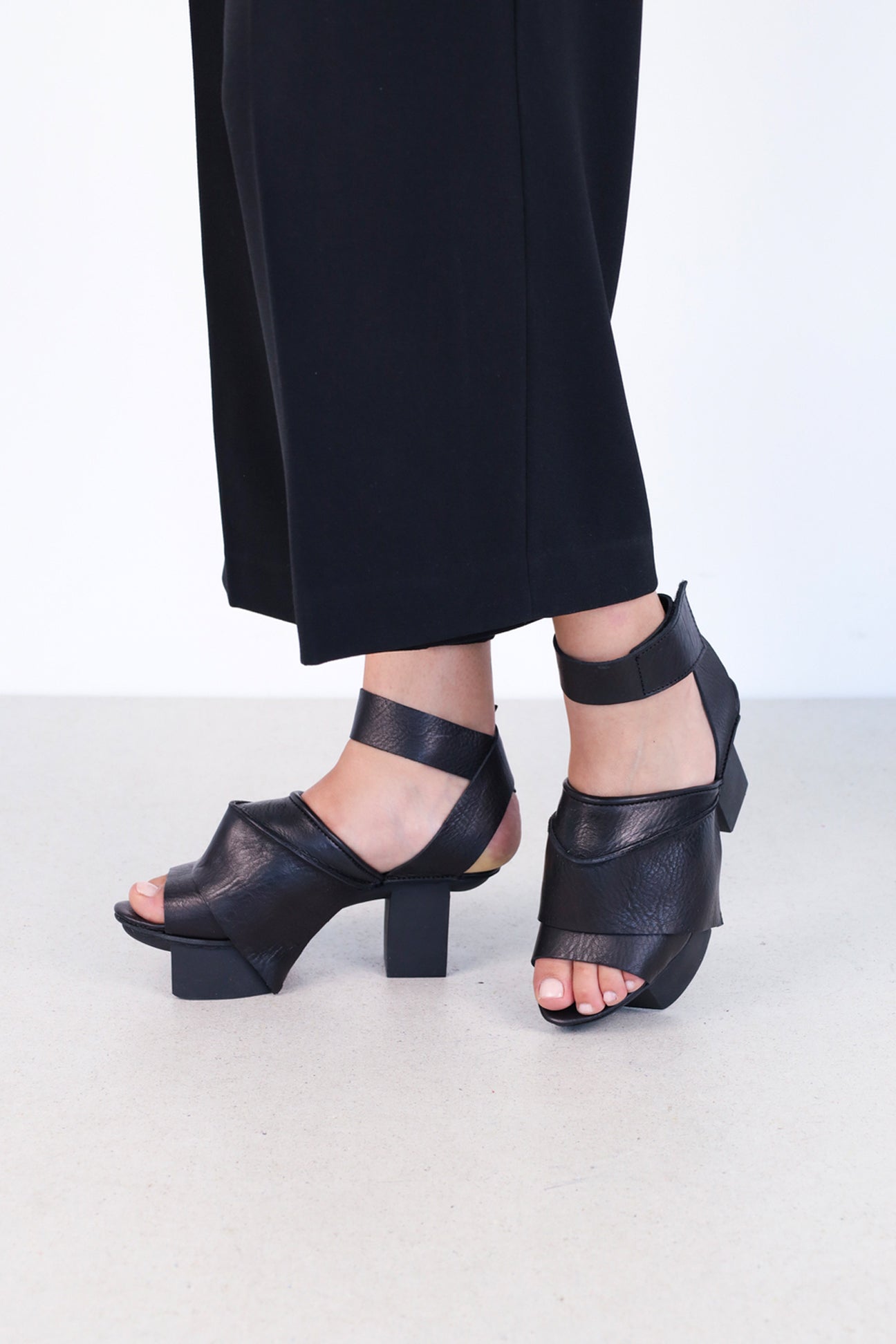 Trippen Vigilant Sandal | Black – Carol Young | Undesigned